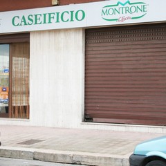 Bomba ad un caseificio di via Barletta