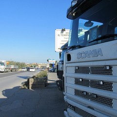 Protesta degli autotrasportatori sulla Trani-Andria