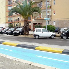 Parcheggio selvaggio su piazzale Chiarelli