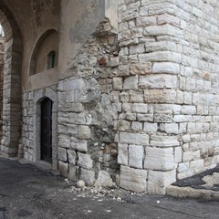 Cedimento strutturale all'arco del Fortino