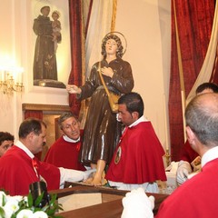 La statua di San Nicola Pellegrino torna al Monastero di Colonna