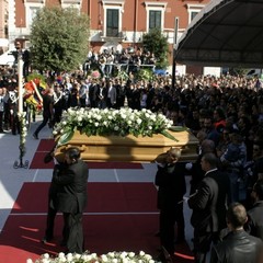 A Barletta i funerali delle 5 vittime del crollo di via Roma