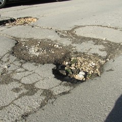 Buche stradali in via Città di Milano