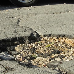 Buche stradali in via Città di Milano