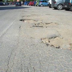 Buche stradali in viale Russia