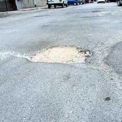 Buche stradali in via Madre Anna Ventura