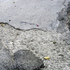 Buche stradali in via Madre Anna Ventura