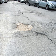 Buche stradali in via Madre Anna Ventura