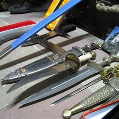 Articoli sequestrati dalla Polizia Locale di Trani