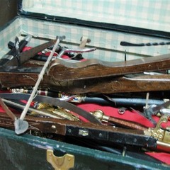 Articoli sequestrati dalla Polizia Locale di Trani