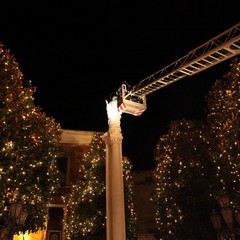 Omaggio floreale all'Immacolata: piazza della Libertà