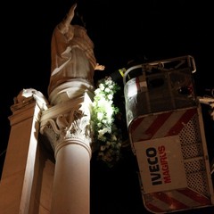 Omaggio floreale all'Immacolata: piazza della Libertà