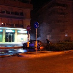 Incendio in corso Manzoni a Trani