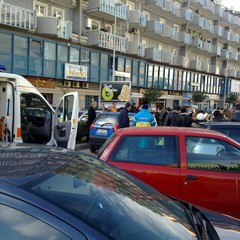 Una ragazza investita in corso Manzoni