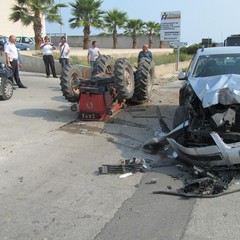 Incidente su via Andria: auto contro trattore
