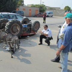 Incidente su via Andria: auto contro trattore