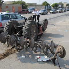 Incidente su via Andria: auto contro trattore