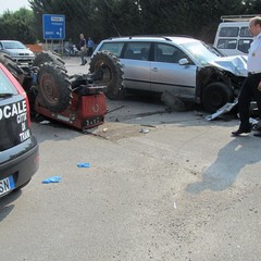 Incidente su via Andria: auto contro trattore