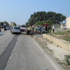 Incidente su via Andria: auto contro trattore