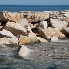 Cede il nuovo molo alla baia del pescatore