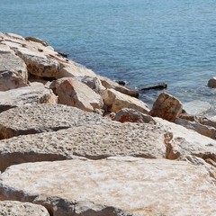 Cede il nuovo molo alla baia del pescatore