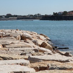 Cede il nuovo molo alla baia del pescatore