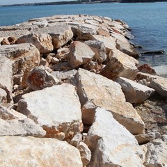 Cede il nuovo molo alla baia del pescatore