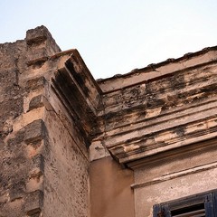 Le condizioni critiche di Palazzo Sarlo a Trani