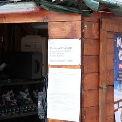 La pista sul... ghiaccio (di plastica) in piazza Teatro