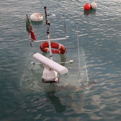 Peschereccio affondato nel porto di Trani