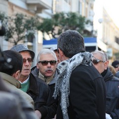 Corteo di protesta contro la smobilitazione dell’ospedale di Trani