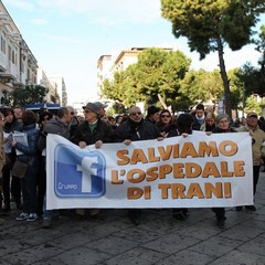 Corteo di protesta contro la smobilitazione dell’ospedale di Trani