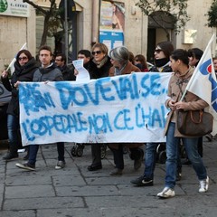 Corteo di protesta contro la smobilitazione dell’ospedale di Trani