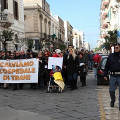 Corteo di protesta contro la smobilitazione dell’ospedale di Trani