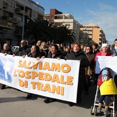 Corteo di protesta contro la smobilitazione dell’ospedale di Trani