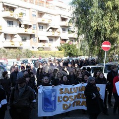 Corteo di protesta contro la smobilitazione dell’ospedale di Trani