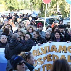 Corteo di protesta contro la smobilitazione dell’ospedale di Trani