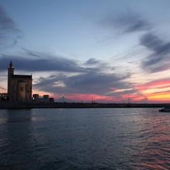 Sbarco di San Nicola Pellegrino nel porto di Trani