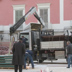 Dicembre - Vengono posizionati i pannelli per piazza Longobardi