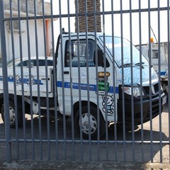 Giugno - Arrivano gli adesivi sui mezzi Amiu