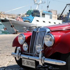 Giugno - Sul porto le auto d'epoca