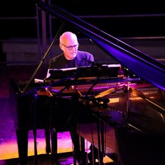 Luglio - Si esibisce a Trani Ludovico Einaudi