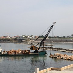 Maggio - Iniziano i lavori di ricostruzione del braccio al monastero