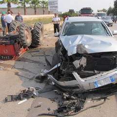 Settembre - Sulla Trani-Andria si ribalta un trattore