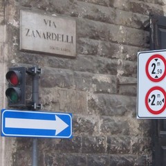 Via Zanardelli aperta alle auto