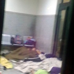 Accampamento in stazione a Trani