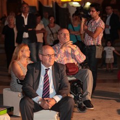 Agorà in piazza Teatro a Trani