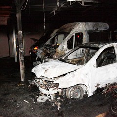 Bruciate le ambulanze degli operatori emergenza radio di Trani