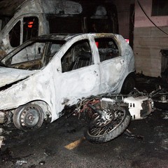 Bruciate le ambulanze degli operatori emergenza radio di Trani