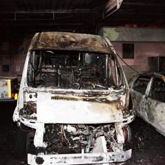 Bruciate le ambulanze degli operatori emergenza radio di Trani